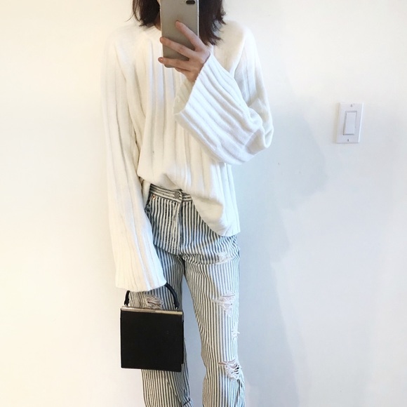 LAST ONE White round neck oversized sweater - Picture 3 of 7