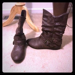 Cute Chocolate Brown Boots!