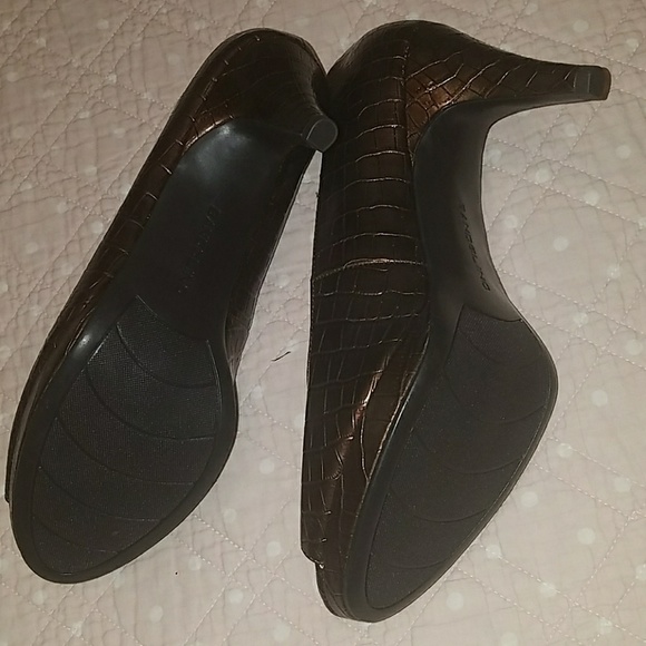 Shoes - Picture 2 of 4