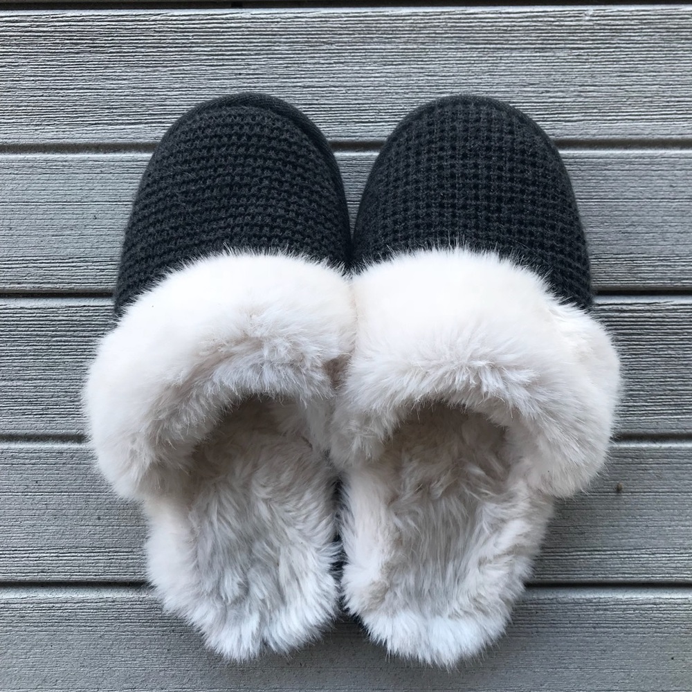 VS Fuzzy Slippers