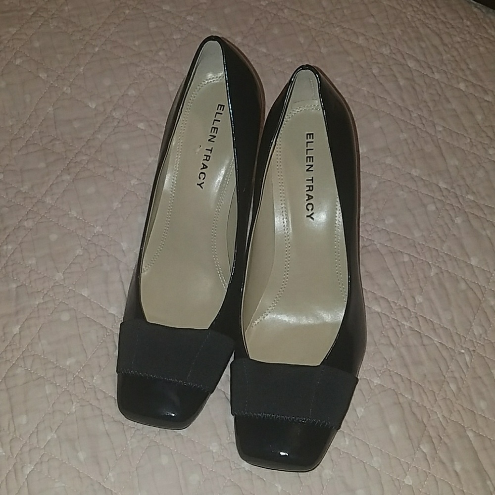 Ladies pumps