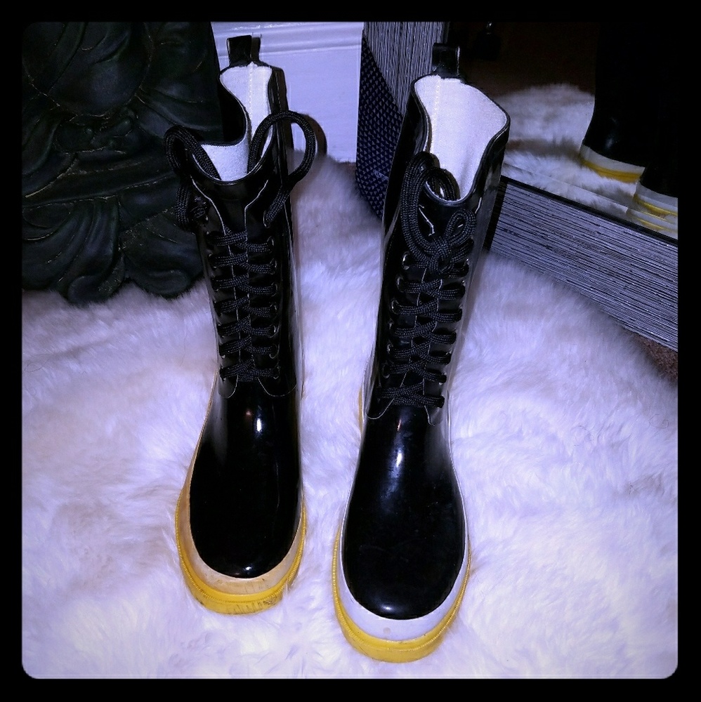 BLACK & YELLOW RUBBER BOOTS  👢