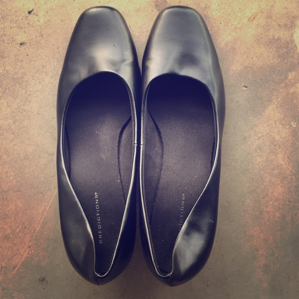 Black pumps
