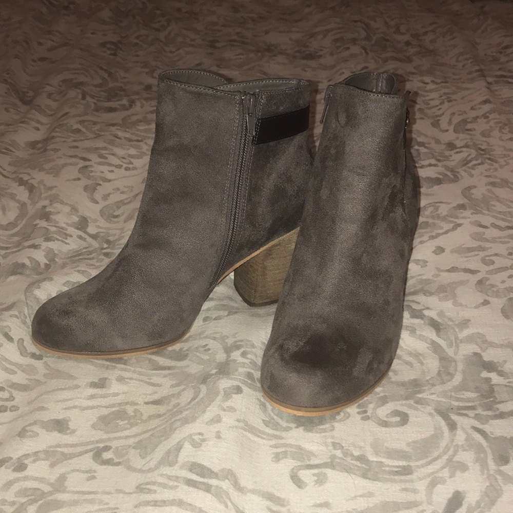 Dark gray faux suede ankle booties sz 8