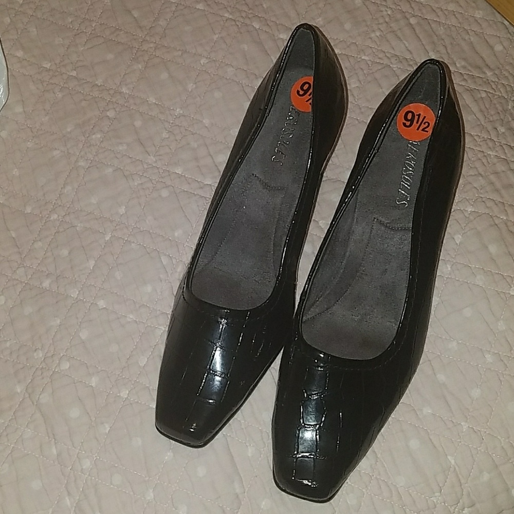 Ladies pumps