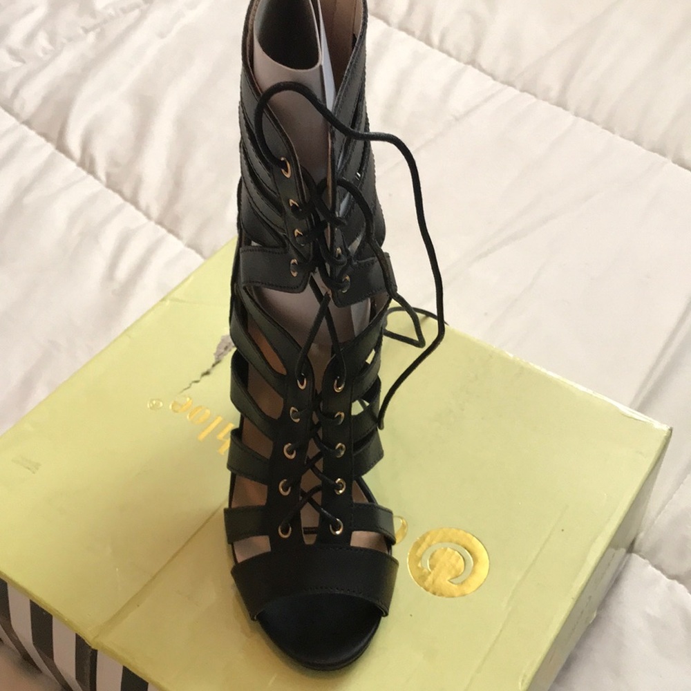 Brand NEW Chase & Chloe black heels