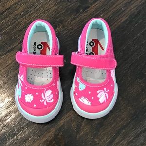 NEW See Kai Run Pink Mary Jane Sneakers Size 4