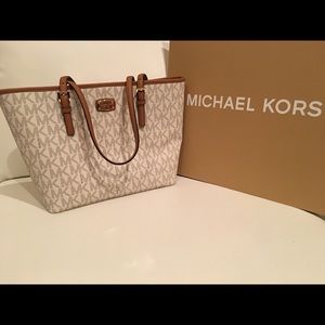 ⛄️SALE. Michael Kors Purse