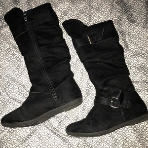 Girls black boots size 1