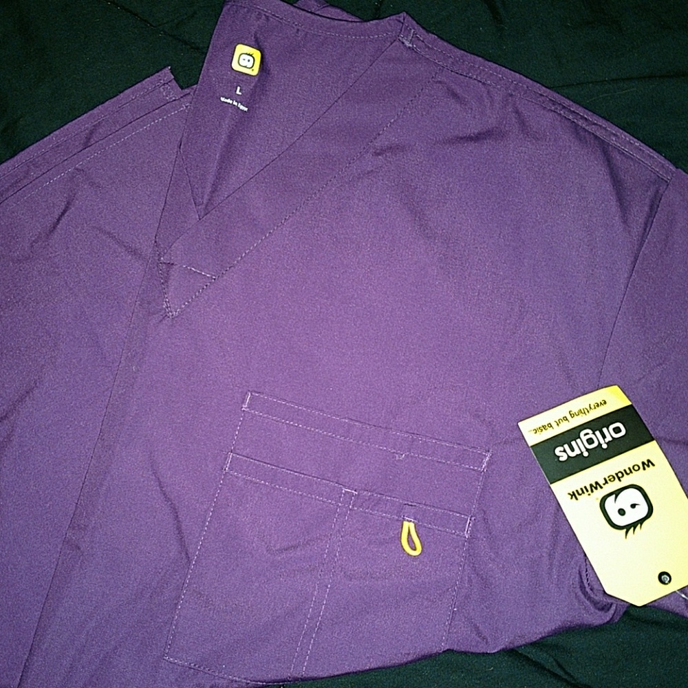 WonderWink scrub top, size large