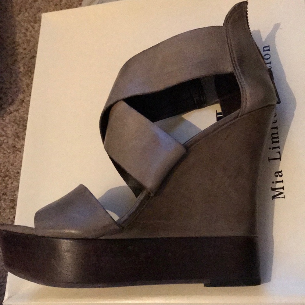 Mia Limited edition Military Green wedges