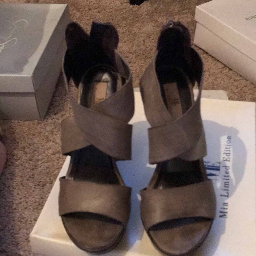 Mia Limited edition Military Green wedges - Picture 3 of 3