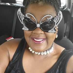 Meet your Posher, Dee