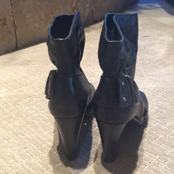 Gianni Bini 8 medium black leather bootie - Picture 3 of 8