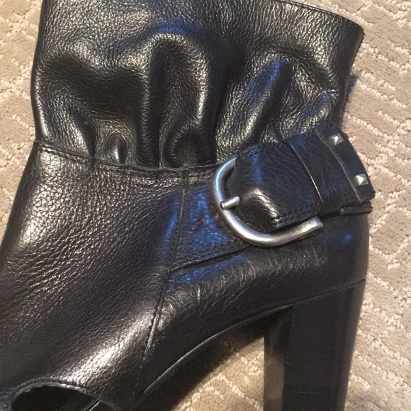 Gianni Bini 8 medium black leather bootie - Picture 5 of 8