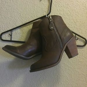 NWOT Rebels Storm Round Toe Synthetic Ankle Boot