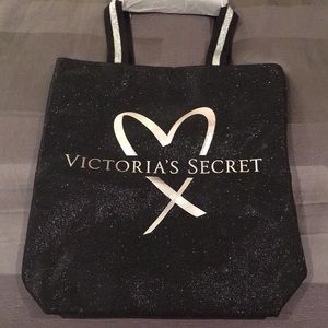 Brand New with tags VS Fashion Show bag💗