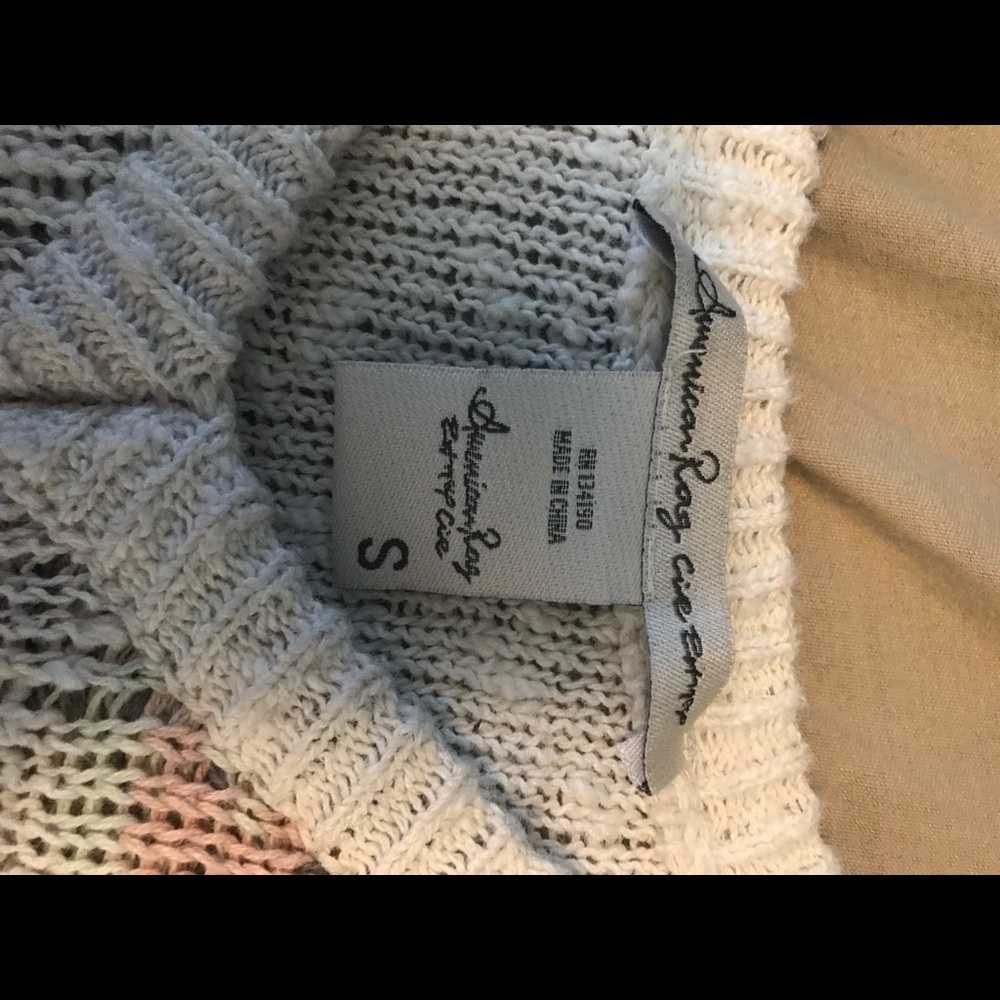 Cute sweater with pink and grey aztec design