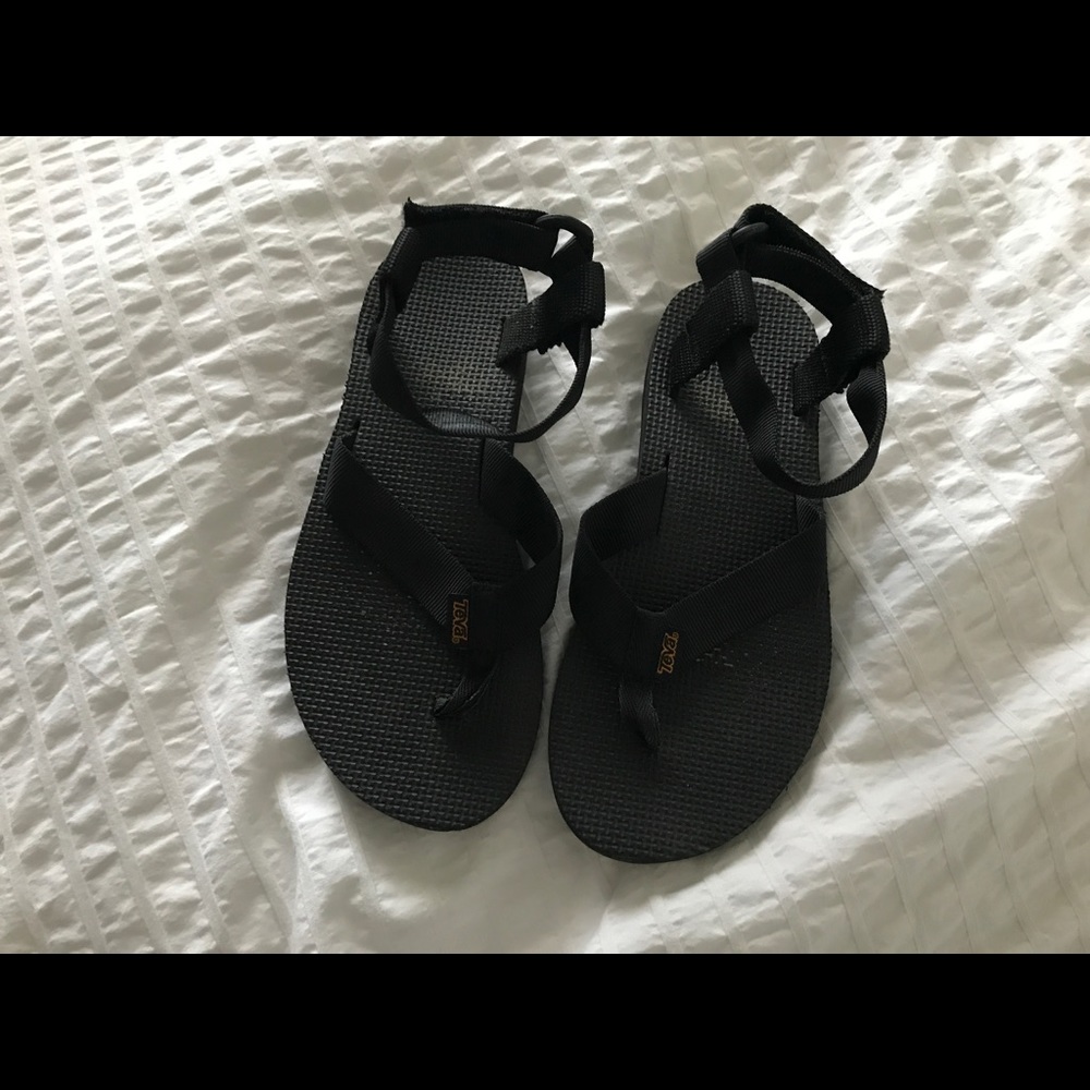 Black universal tevas