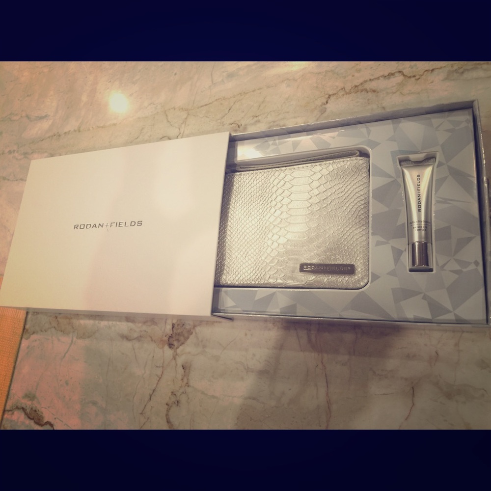 SOLD OUT Rodan and Fields Eye Bright w/ Clutch