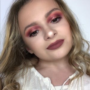 Meet your Posher, Claudia