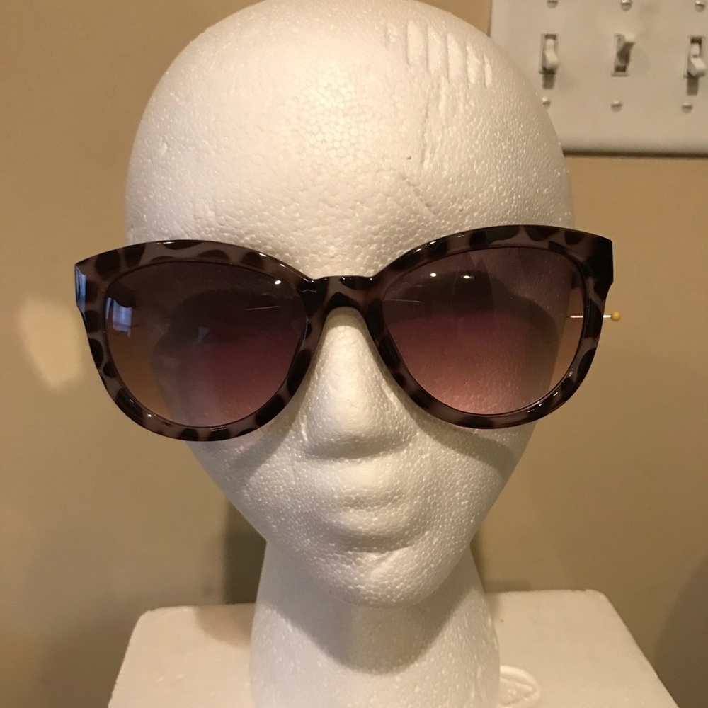 🔥🔥Authentic Jessica Simpson sunglasses🔥🔥
