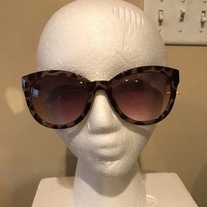 🔥🔥Authentic Jessica Simpson sunglasses🔥🔥