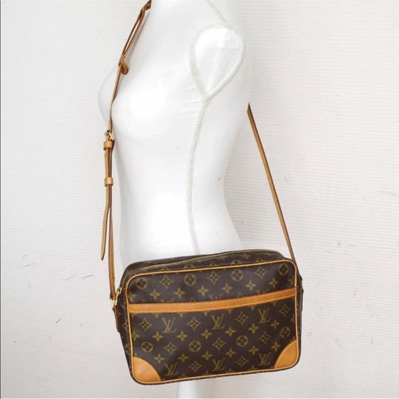 Louis Vuitton Trocadéro 27 Monogram CrossBody Bag - Picture 11 of 15