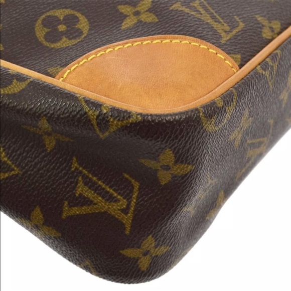 Louis Vuitton Trocadéro 27 Monogram CrossBody Bag - Picture 12 of 15