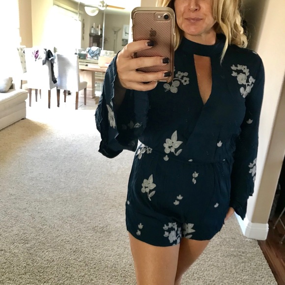 HONEY PUNCH Floral embroidered romper. Choker neck - Picture 3 of 4