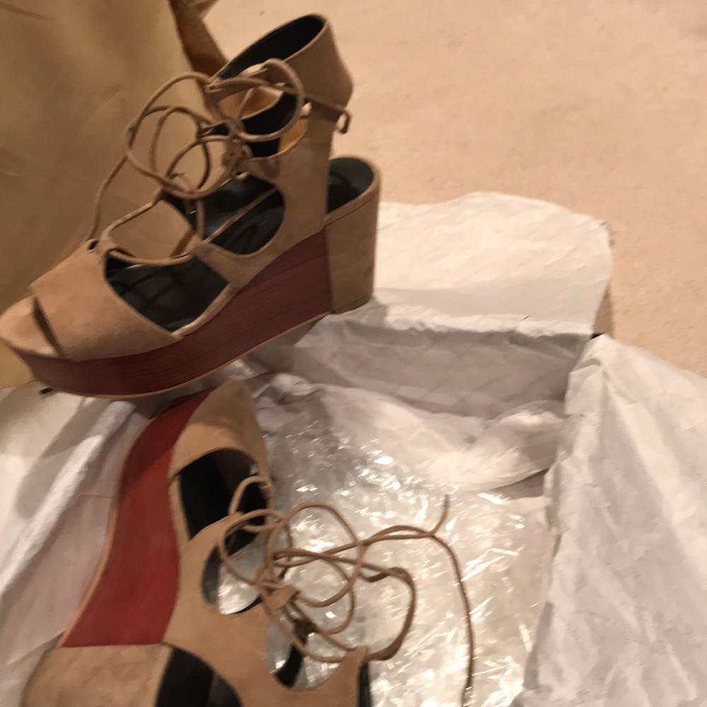 Rebecca Minkoff Cady 7.5 in taupe suede