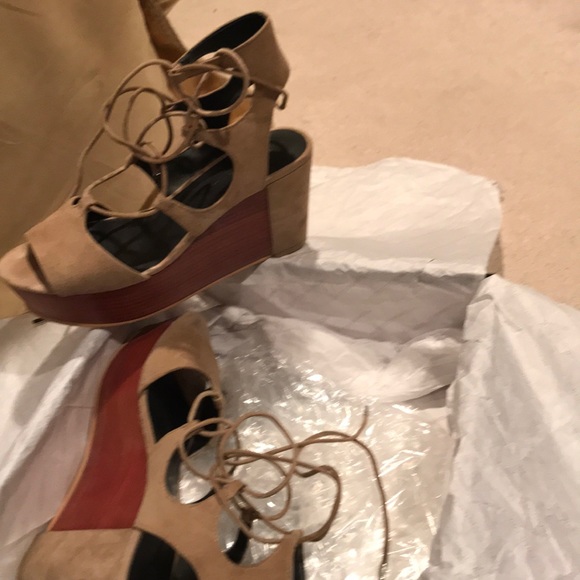 Rebecca Minkoff Cady 7.5 in taupe suede - Picture 1 of 1