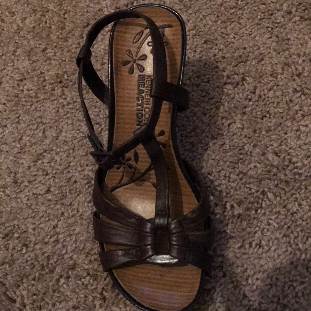 Kenneth Cole comfortable brown sandal