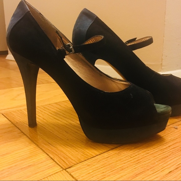 BCBG suede peep toe pumps - Picture 3 of 6
