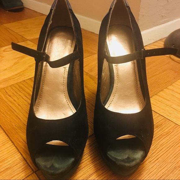 BCBG suede peep toe pumps - Picture 5 of 6