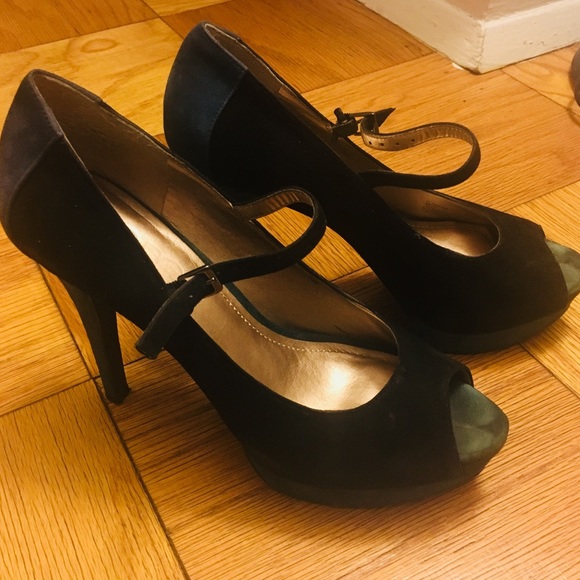 BCBG suede peep toe pumps - Picture 6 of 6