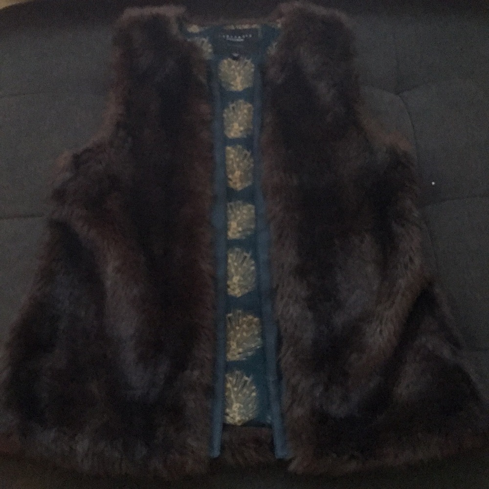 Women’s Faux Fur Vest - Picture 2 of 4
