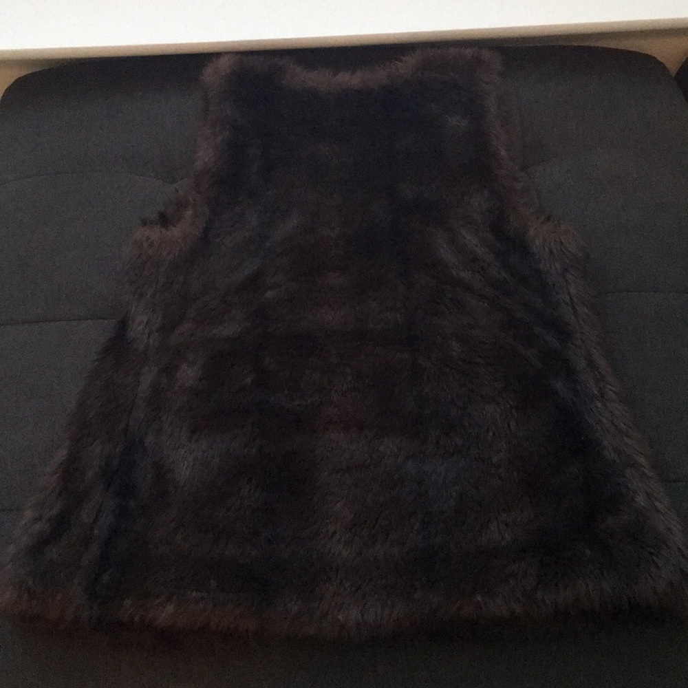 Women’s Faux Fur Vest - Picture 4 of 4
