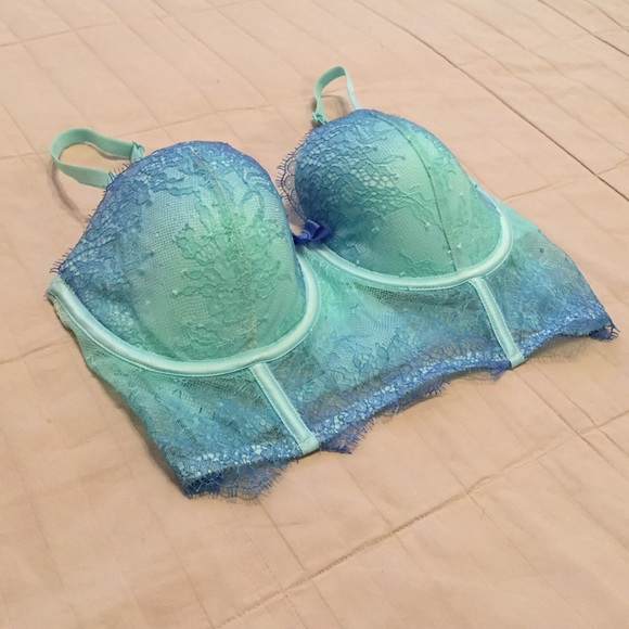 Victoria's Secret Bra - Picture 3 of 8