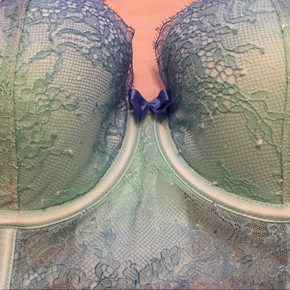 Victoria's Secret Bra - Picture 4 of 8