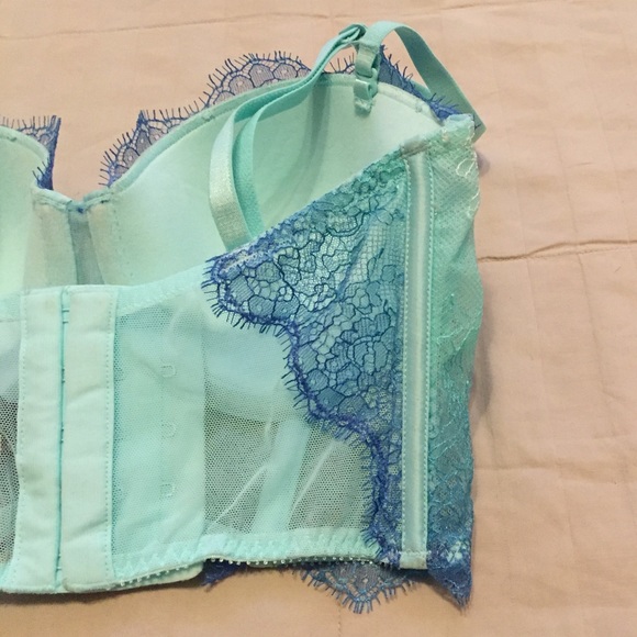 Victoria's Secret Bra - Picture 7 of 8