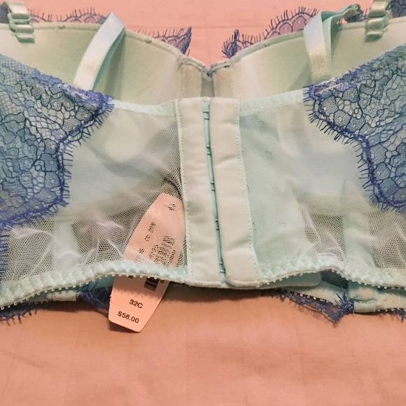 Victoria's Secret Bra - Picture 8 of 8