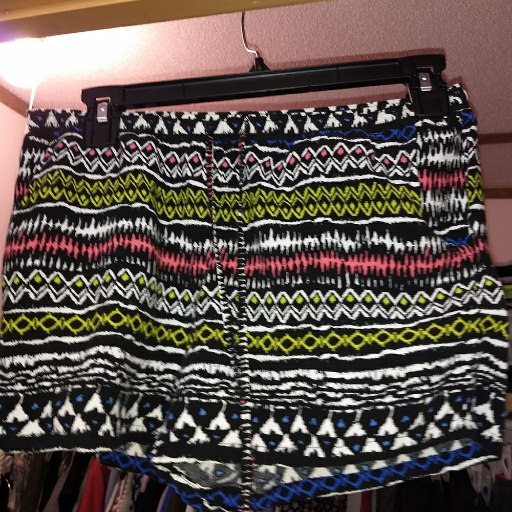 Printed shorts with pockets