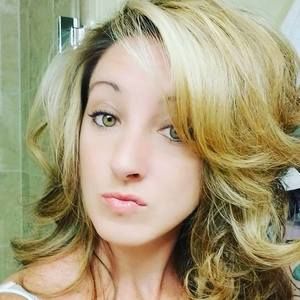 Meet your Posher, Corina