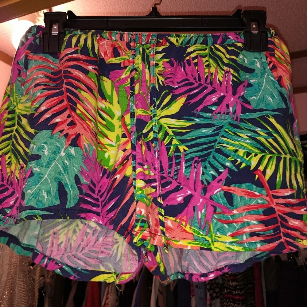 Printed shorts with pockets