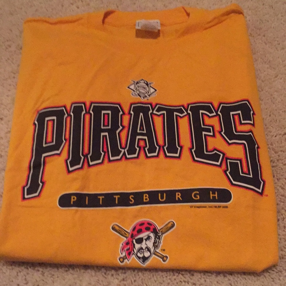 Pittsburgh Pirates tee shirt