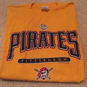 Pittsburgh Pirates tee shirt