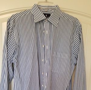 Long sleeve slim fit dress shirt