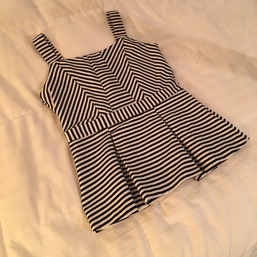 💋Adorable Peplum Stretch Top! NWOT
