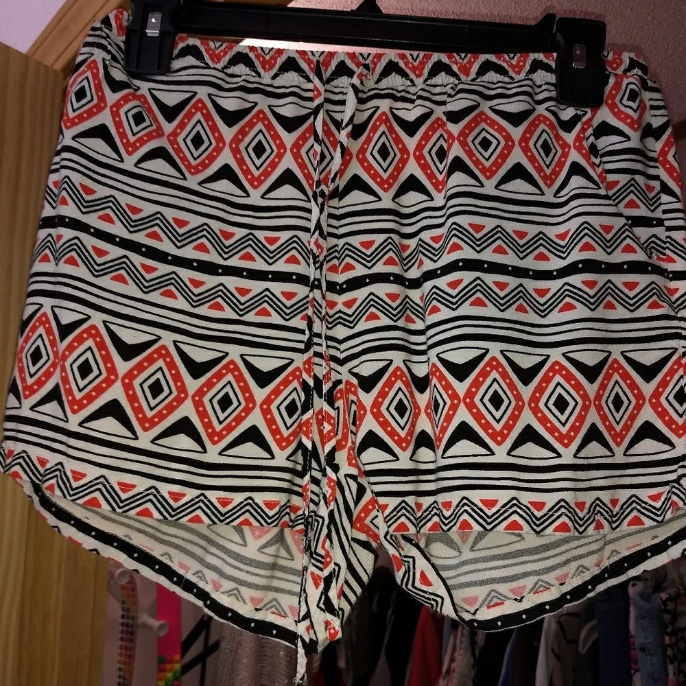 Printed shorts with pockets